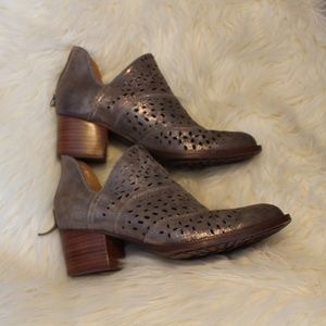 Sofft grey/brown metallic booties